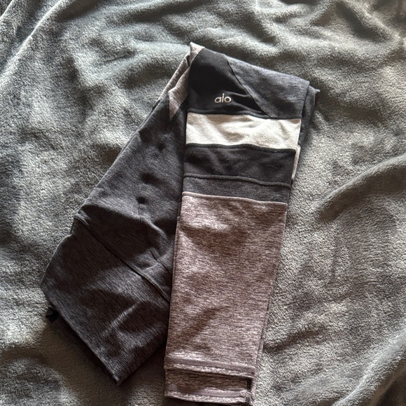ALO Yoga Charcoal and Light Gray Leggings - Picture 1 of 10
